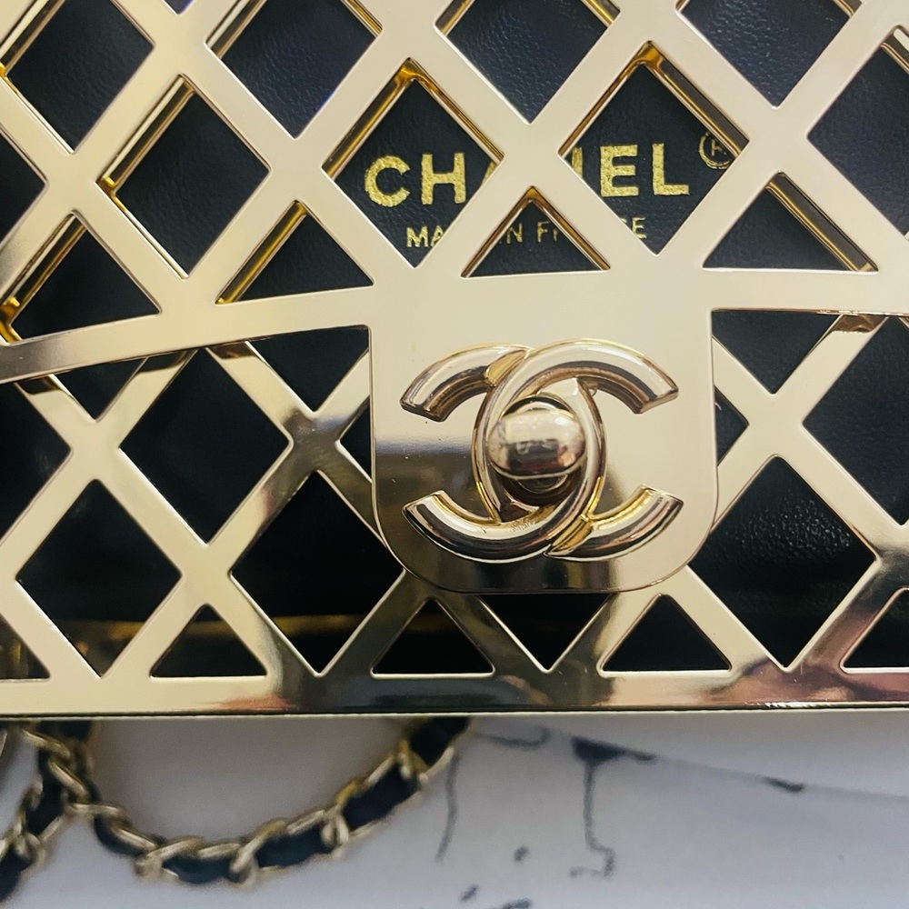🖤💛 Chanel Black and Gold metal cage Crossbody Bag - Picture 5 of 15